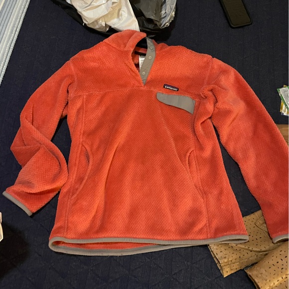 Women’s Patagonia Salmon Pullover - Picture 2 of 3